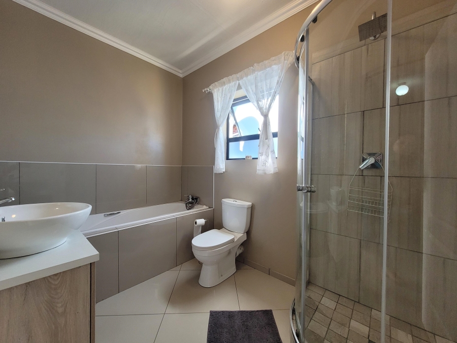 3 Bedroom Property for Sale in Wavecrest Eastern Cape